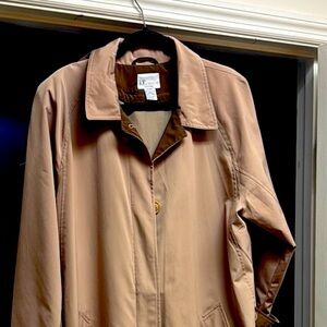 Water Resistant stylish trench coat, like new, inside zippers, also hooded. PL